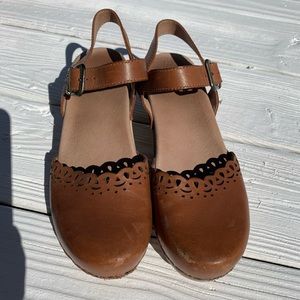 Dansko Sandals in Chestnut